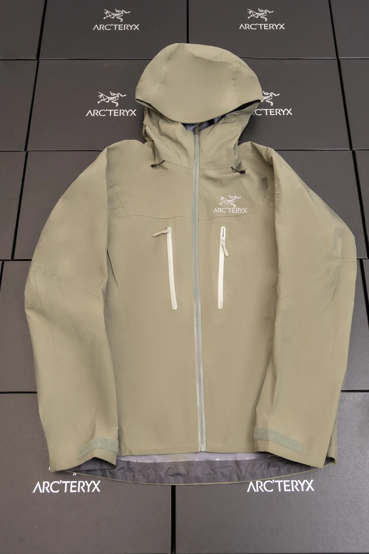 Quality ARC'TERYX SV Arcteryx Alpha SV GTX Same Style S XXL Premium ～ ！ ， 。 Recco ， ， ！ Authentic Gore-Tex ： 100% ＋ ＋20d ( )＋ Authentic ！ ！ ～ ， 。 。 ， ， ， 。 ， Quality 。 😊 Quality ！ Size：S/M/L/XL/XXL ： 81 83 86 88 90 ：117 122 128 132 136 ： 59 61 64 66 68 ： 53 55 58 60 62 S 80-120 M 110-150 L 140-170 XL 160 XXL 180 os ～